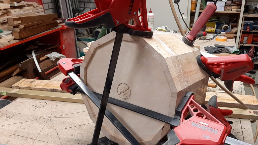 werkplaats Spookman.co houten display