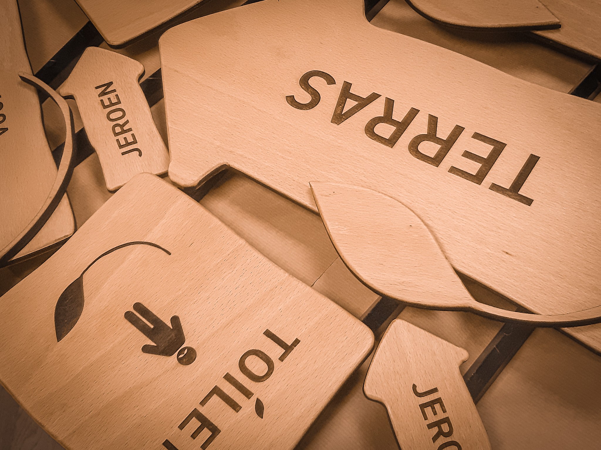 Hout graveren voor bewegwijzering