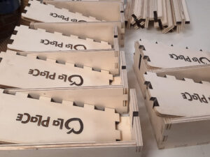 Hout graveren La Place logo