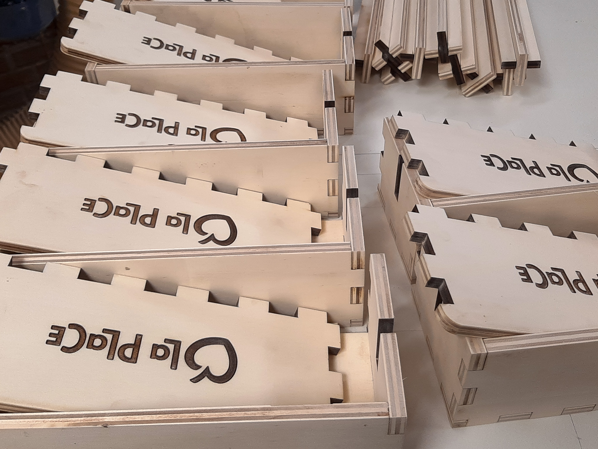 Hout graveren La Place logo