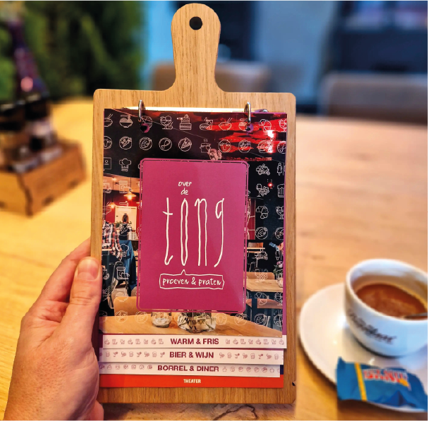 Gelaserde houten menukaarthouder