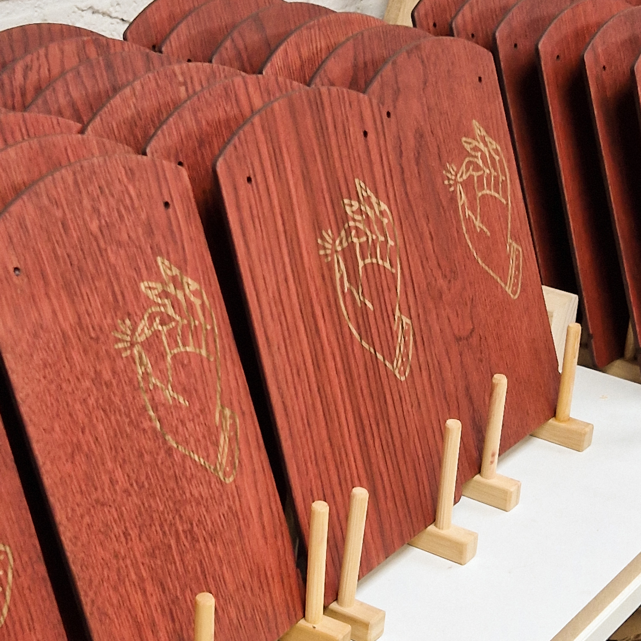 Houten Menuhouders logo graveren